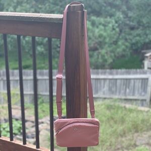 NWT Lululemon Curved Lines Crossbody Bag in Pink/Blush